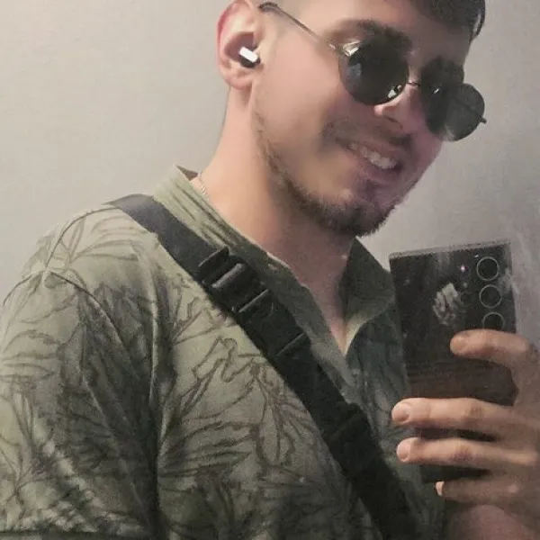 Артём